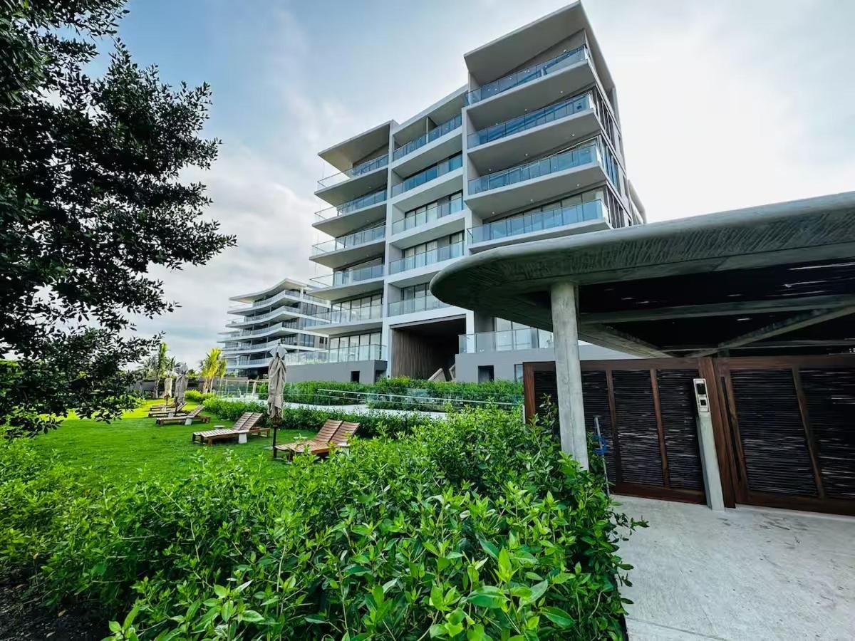 Apartment Shoreline Escape - Private Pool -